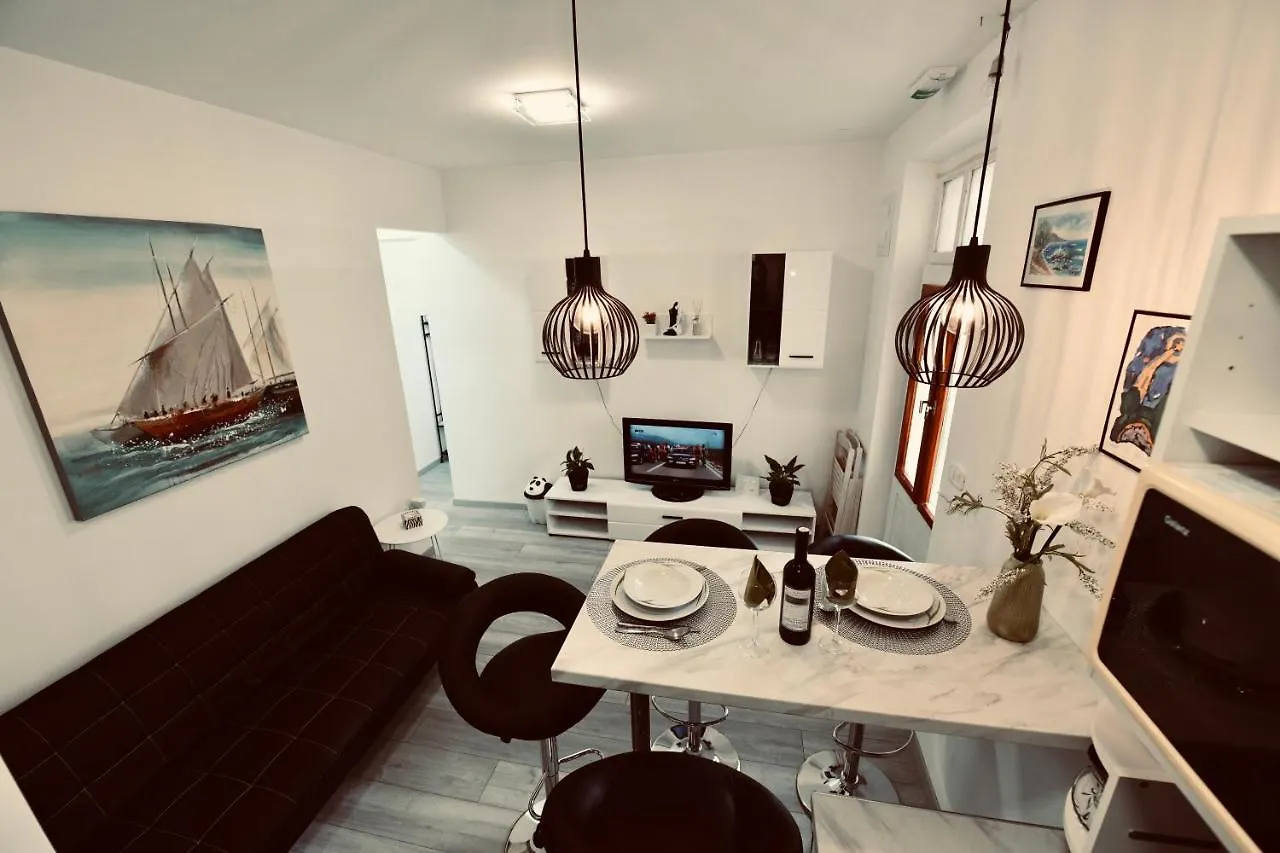 Welcome Split Apartment