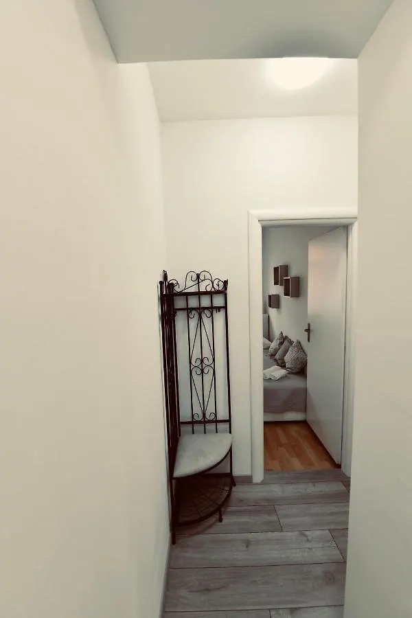 Welcome Split Apartment