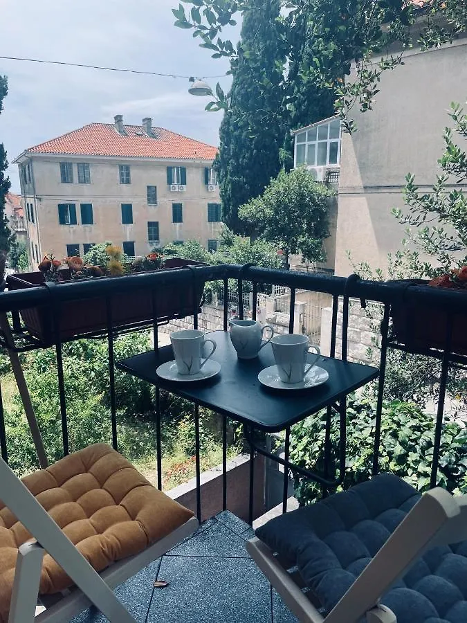 Welcome Split Apartment